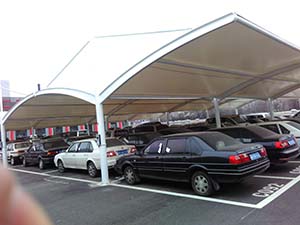 鋼<font color='red'>膜結(jié)構(gòu)車棚</font>特點(diǎn)，怪不得越來越多人選擇！(圖文)