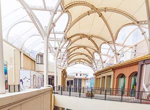 商場(chǎng)屋頂膜結(jié)構(gòu)有哪些特點(diǎn)？