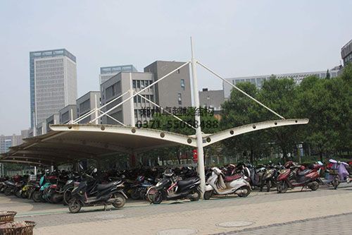 雙側(cè)斜拉型膜結(jié)構(gòu)車(chē)棚