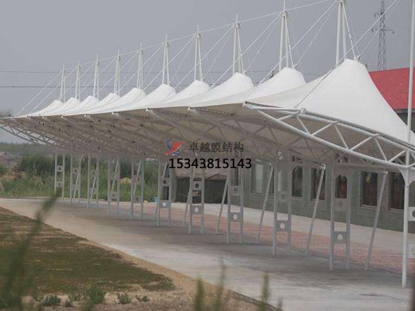鎮(zhèn)平<font color='red'>膜結(jié)構(gòu)停車棚</font>【遮陽(yáng)棚生產(chǎn)安裝】