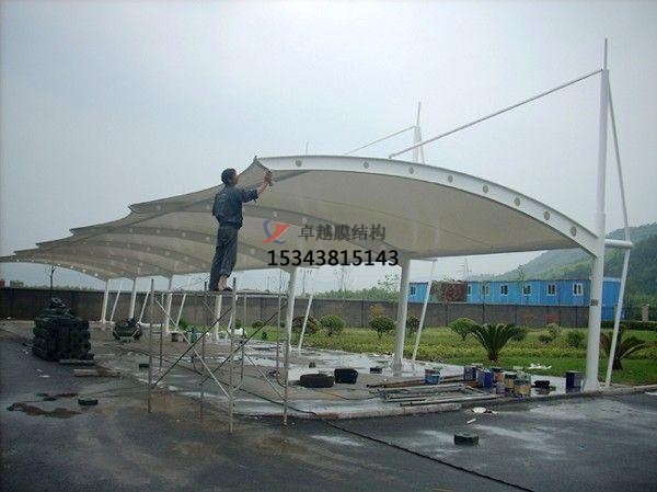 臨沂商業(yè)廣場(chǎng)雨棚搭建