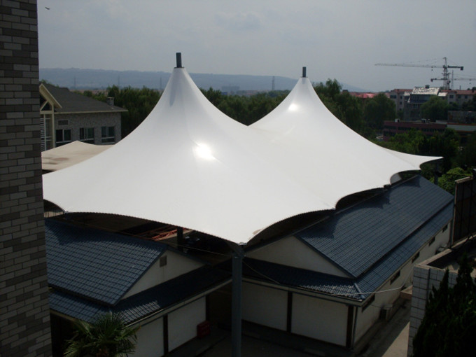 如何節(jié)省<font color='red'>膜結構車棚</font>的維修清理費用