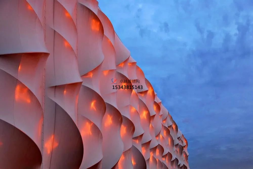 曲線時代，可彎可曲的膜結(jié)構(gòu)