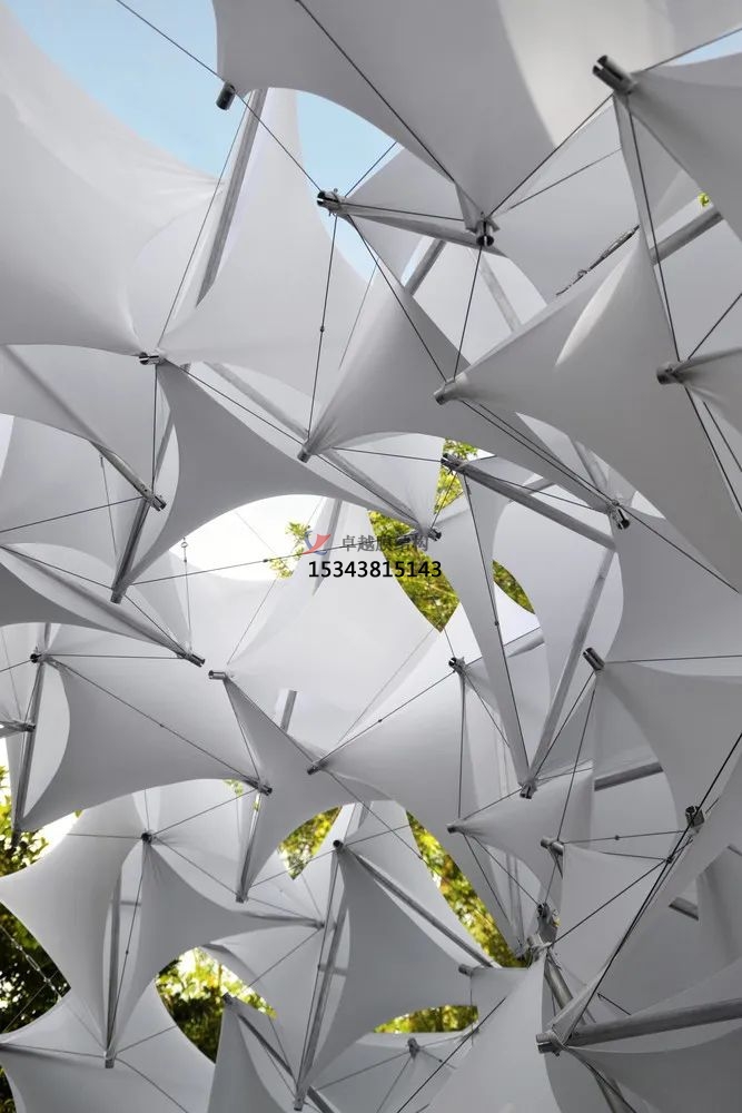 張拉膜結(jié)構(gòu)如何在環(huán)境景觀獨樹一幟