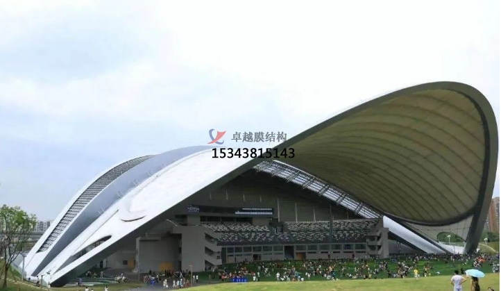 新鄉(xiāng)膜結(jié)構(gòu)公司新鄉(xiāng)體育場(chǎng)看臺(tái)頂棚【專(zhuān)業(yè)廠家】
